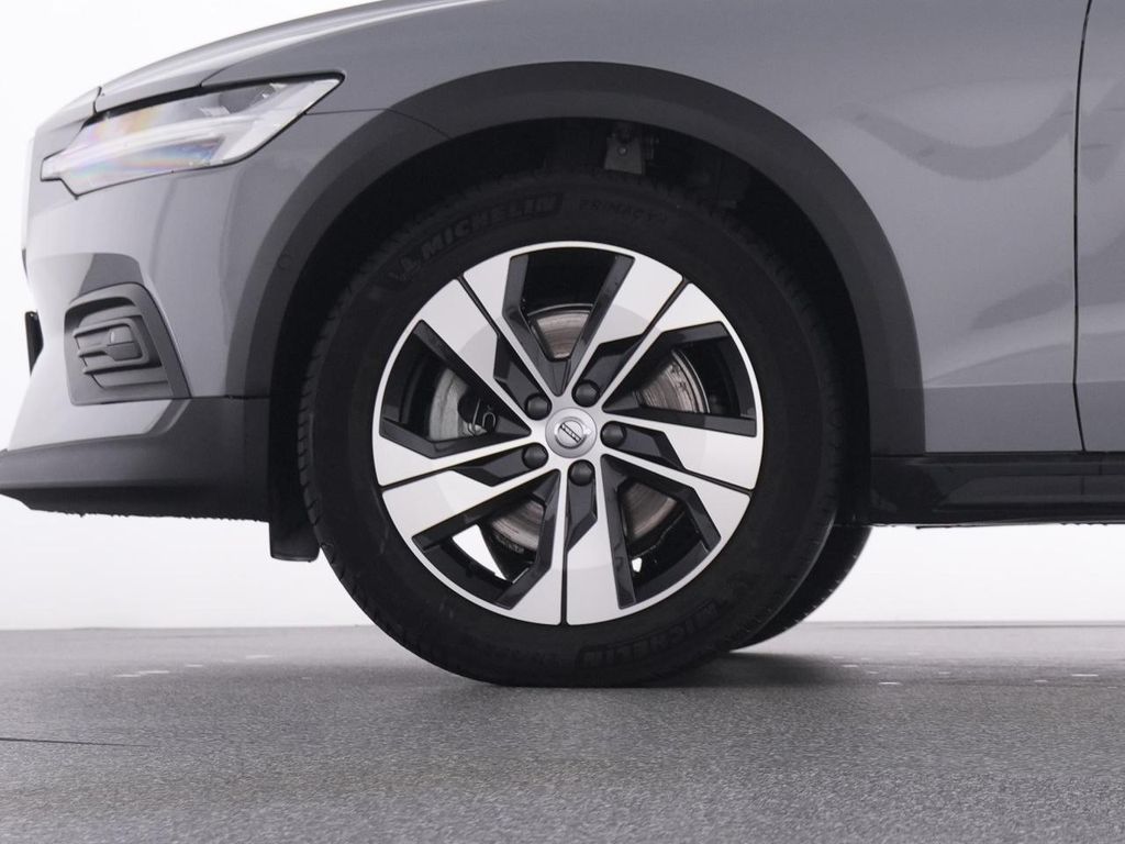 Volvo V60 Cross Country 2023