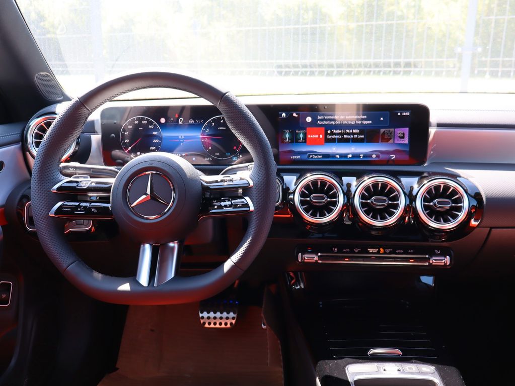 Mercedes-Benz CLA 200