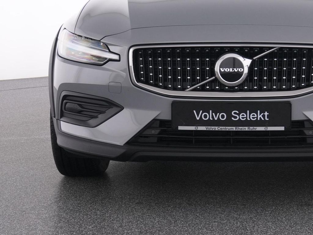 Volvo V60 Cross Country 2023