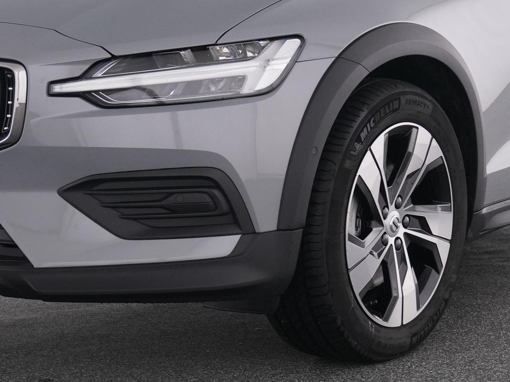 Volvo V60 Cross Country 2023
