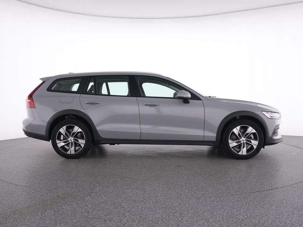 Volvo V60 Cross Country 2023