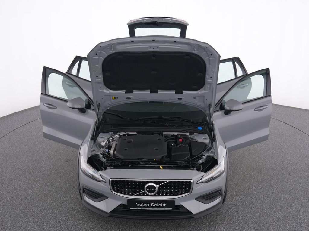 Volvo V60 Cross Country 2023