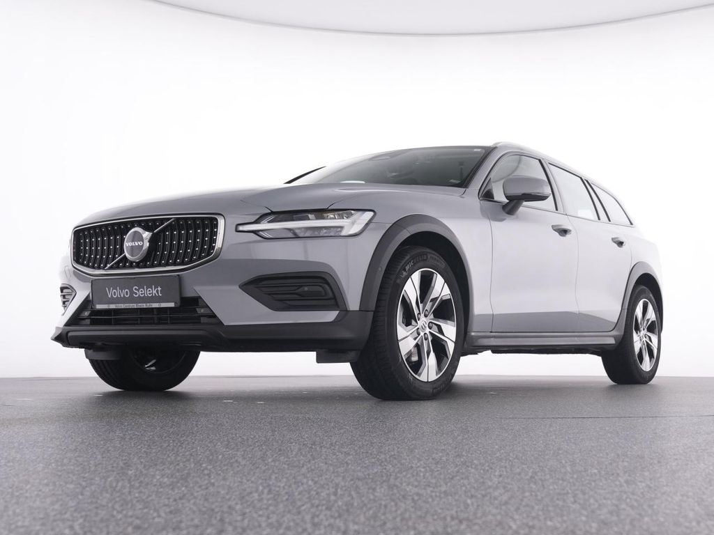 Volvo V60 Cross Country 2023