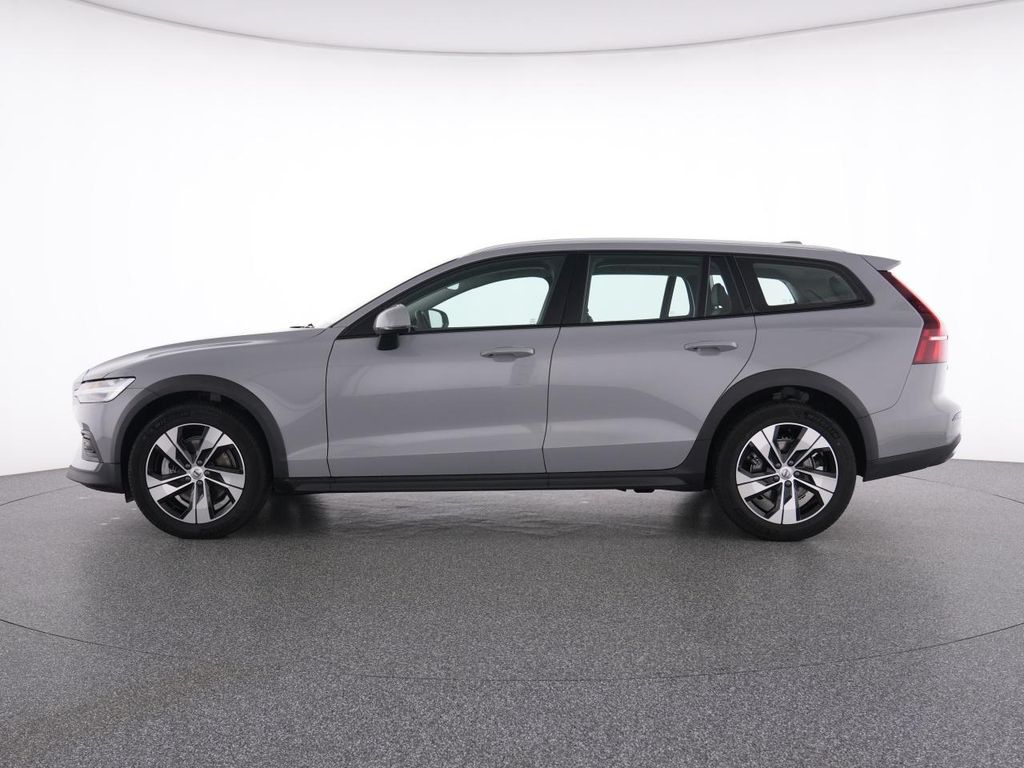 Volvo V60 Cross Country 2023