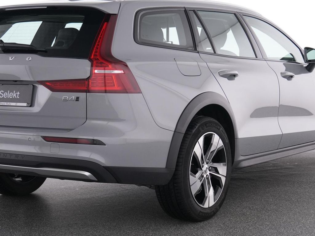 Volvo V60 Cross Country 2023