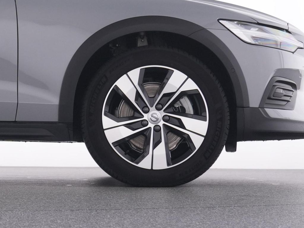 Volvo V60 Cross Country 2023