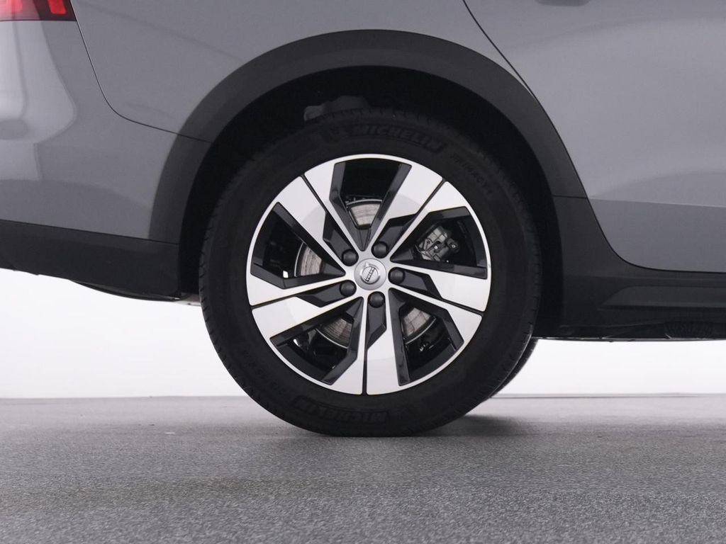 Volvo V60 Cross Country 2023