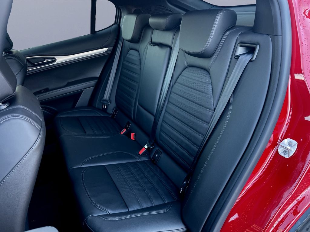 Alfa Romeo Stelvio 2025