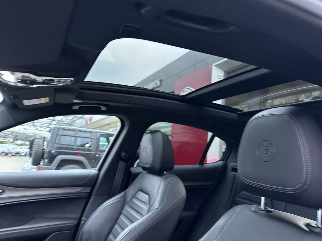 Alfa Romeo Stelvio 2023