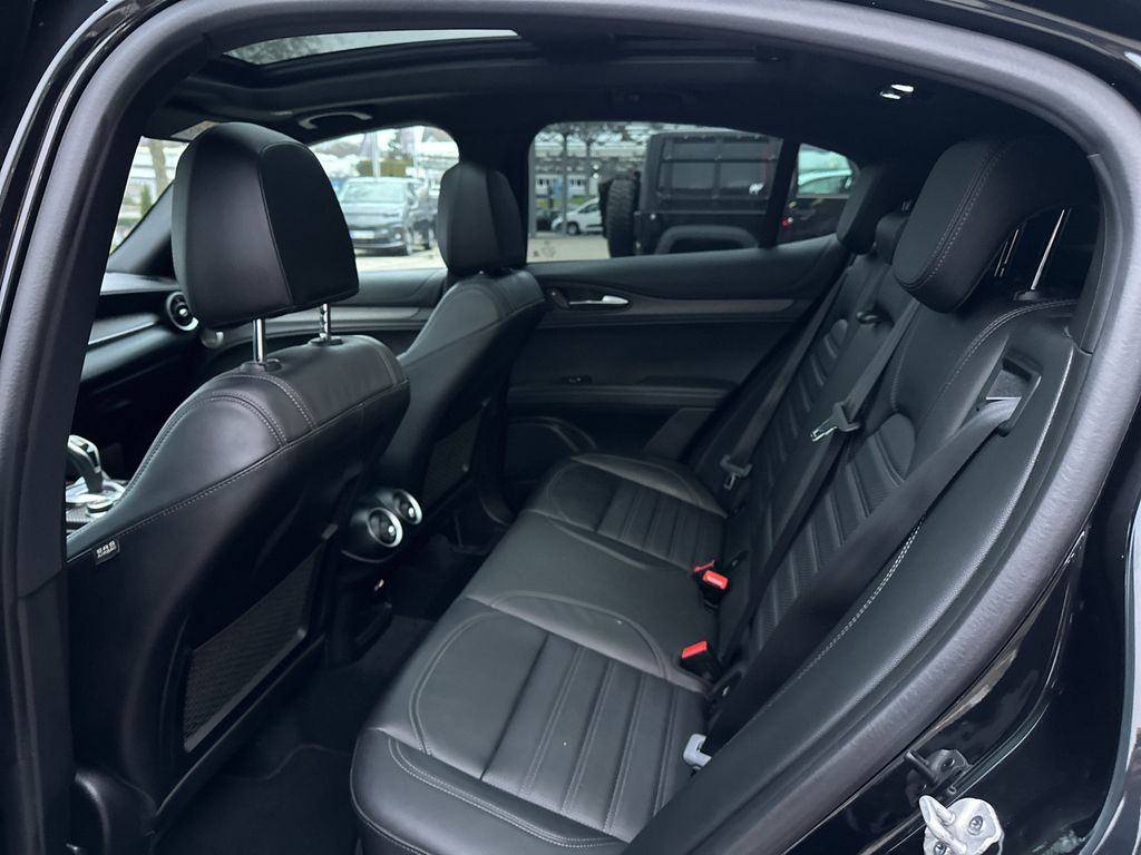 Alfa Romeo Stelvio 2023