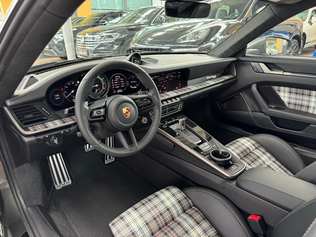 Porsche 992 2025