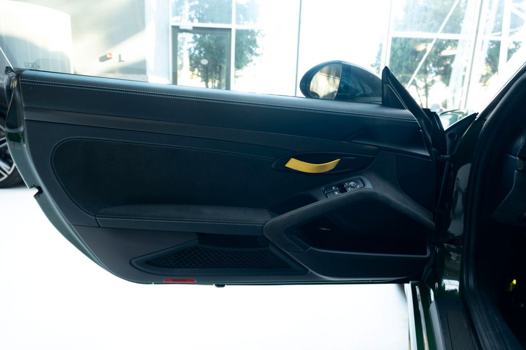 Porsche Cayman 2023