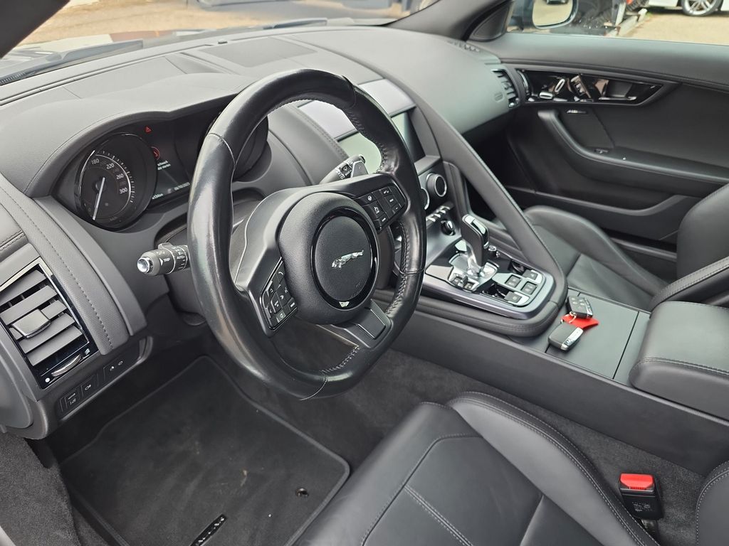 Jaguar F-Type 2019