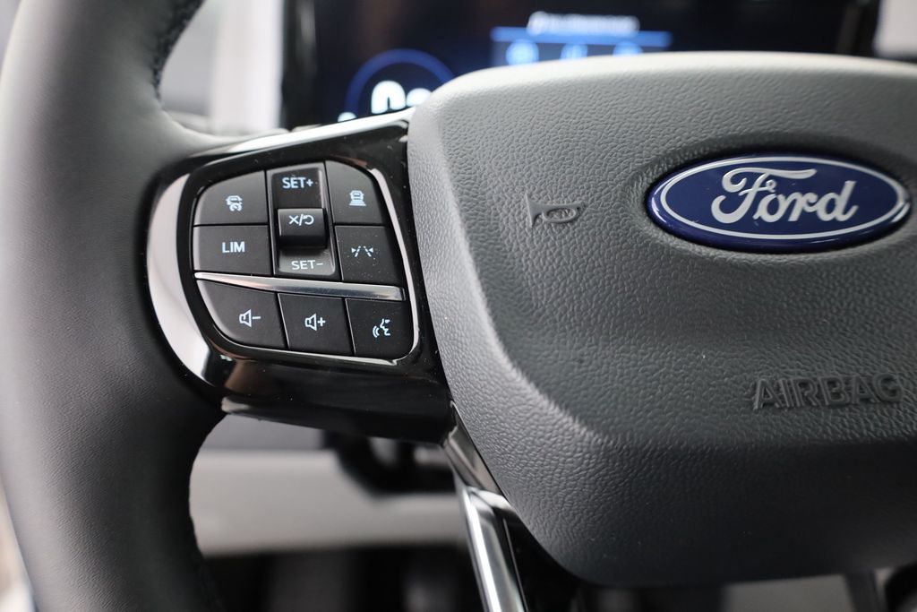 Ford Tourneo Custom 2025
