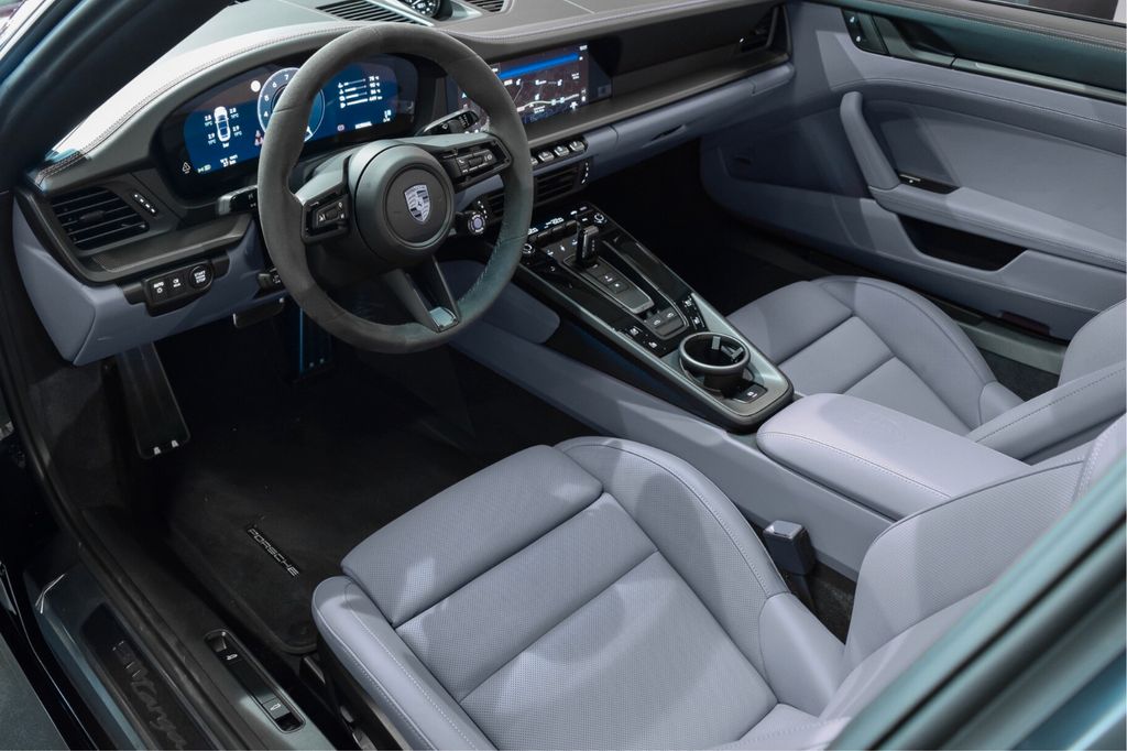 Porsche 992 2025