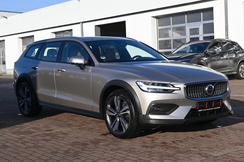 Volvo V60 Cross Country 2024