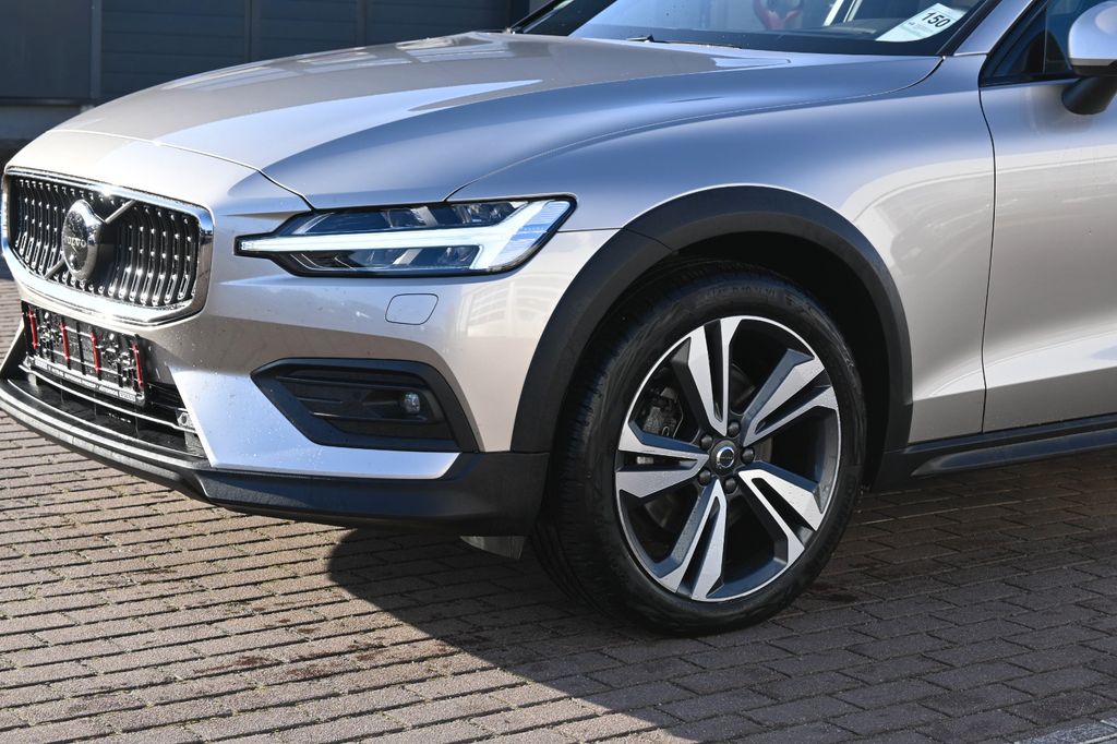 Volvo V60 Cross Country 2024