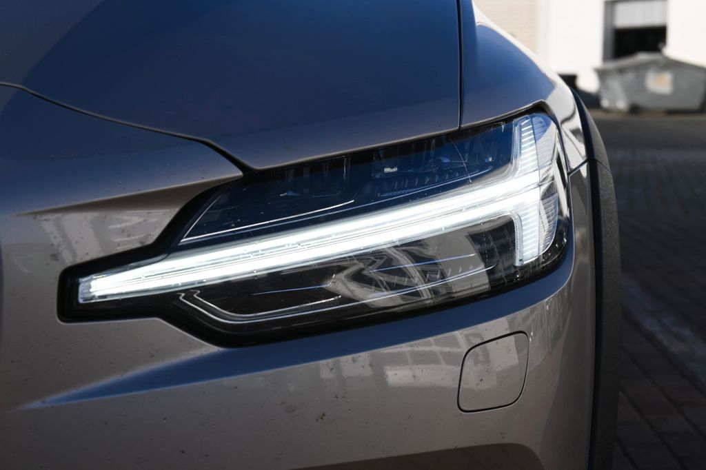 Volvo V60 Cross Country 2024