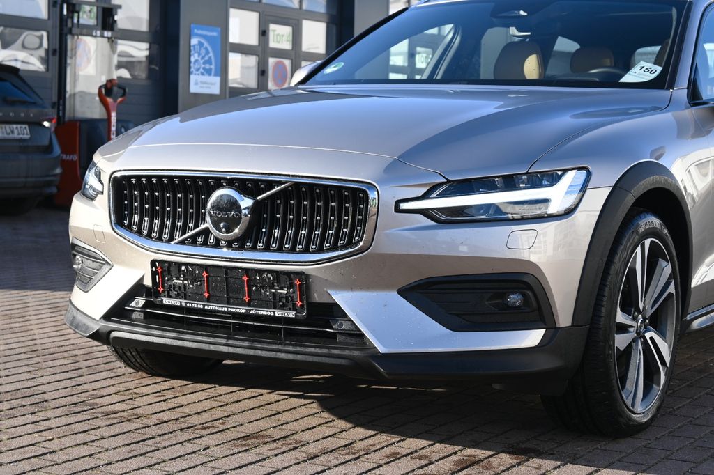 Volvo V60 Cross Country 2024
