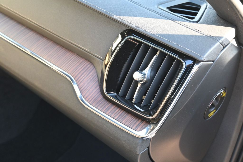 Volvo V60 Cross Country 2024