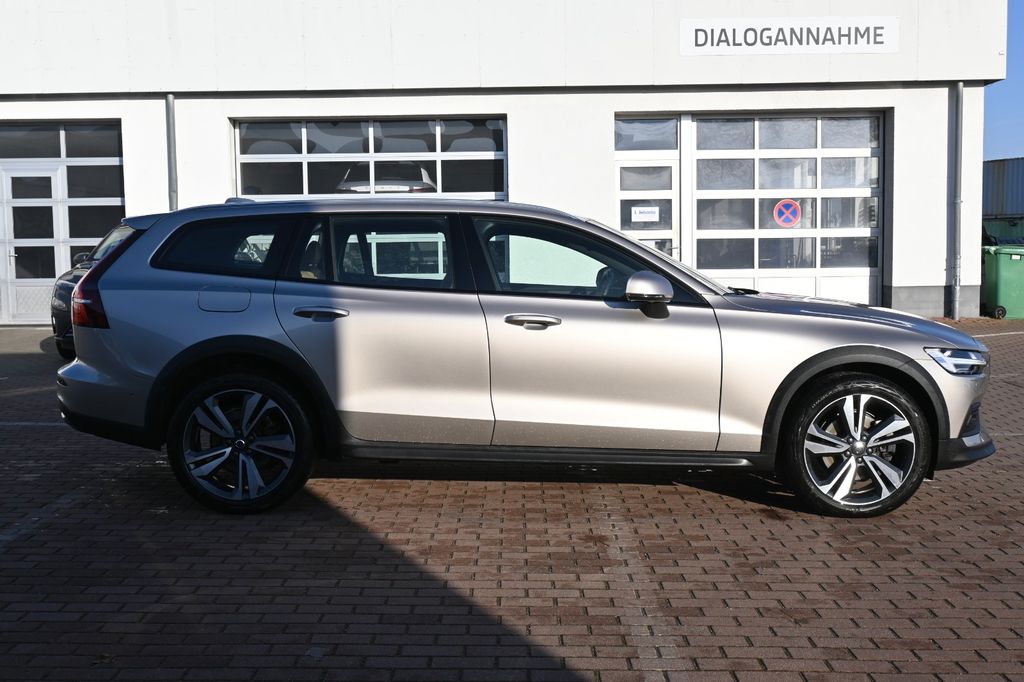 Volvo V60 Cross Country 2024
