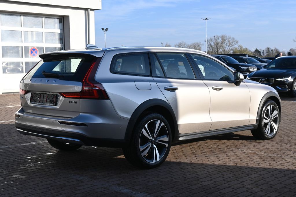 Volvo V60 Cross Country 2024