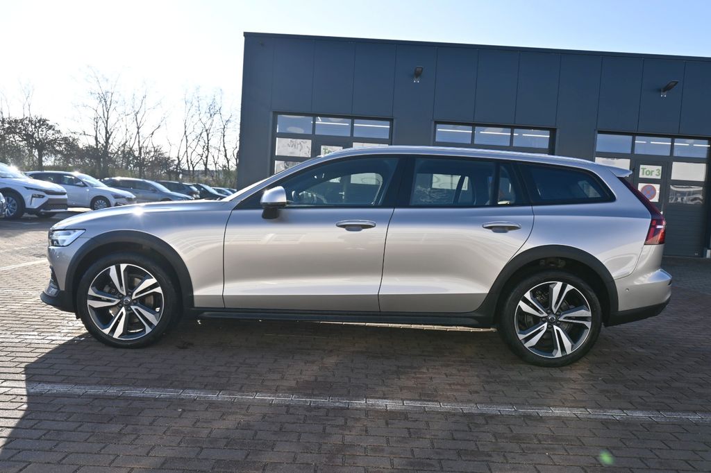 Volvo V60 Cross Country 2024