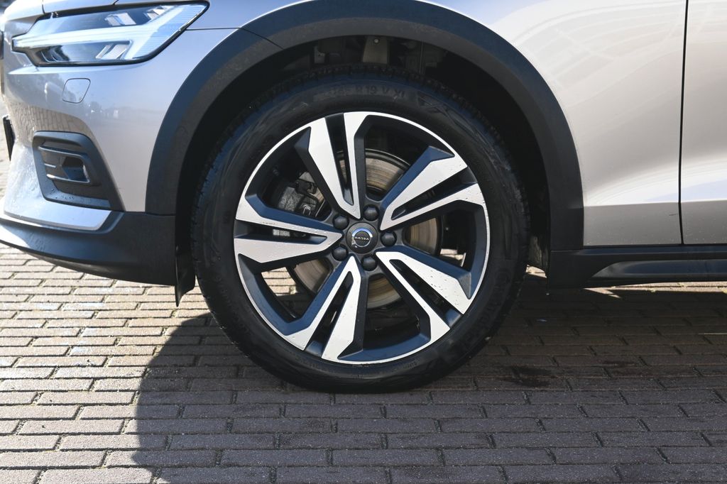 Volvo V60 Cross Country 2024