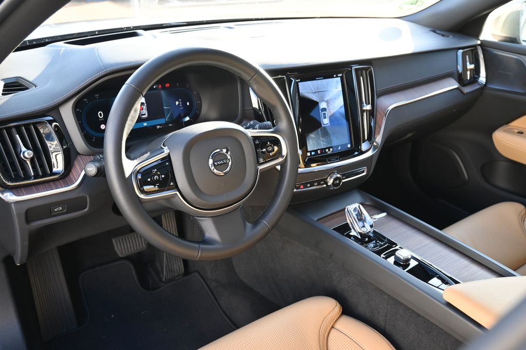 Volvo V60 Cross Country 2024