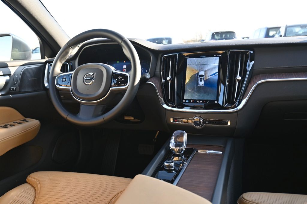 Volvo V60 Cross Country 2024