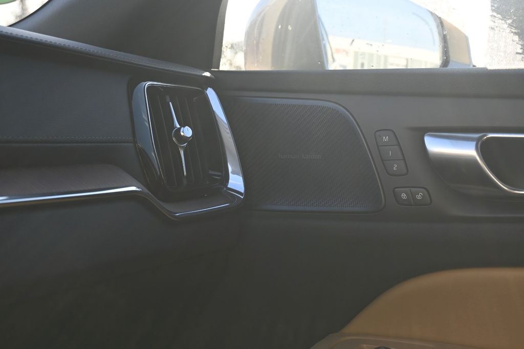 Volvo V60 Cross Country 2024