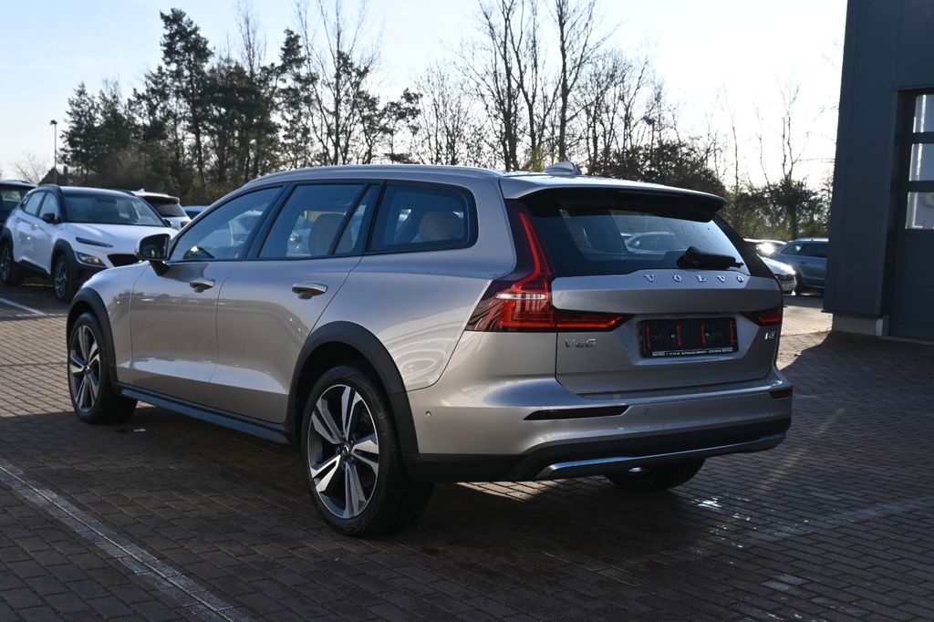 Volvo V60 Cross Country 2024