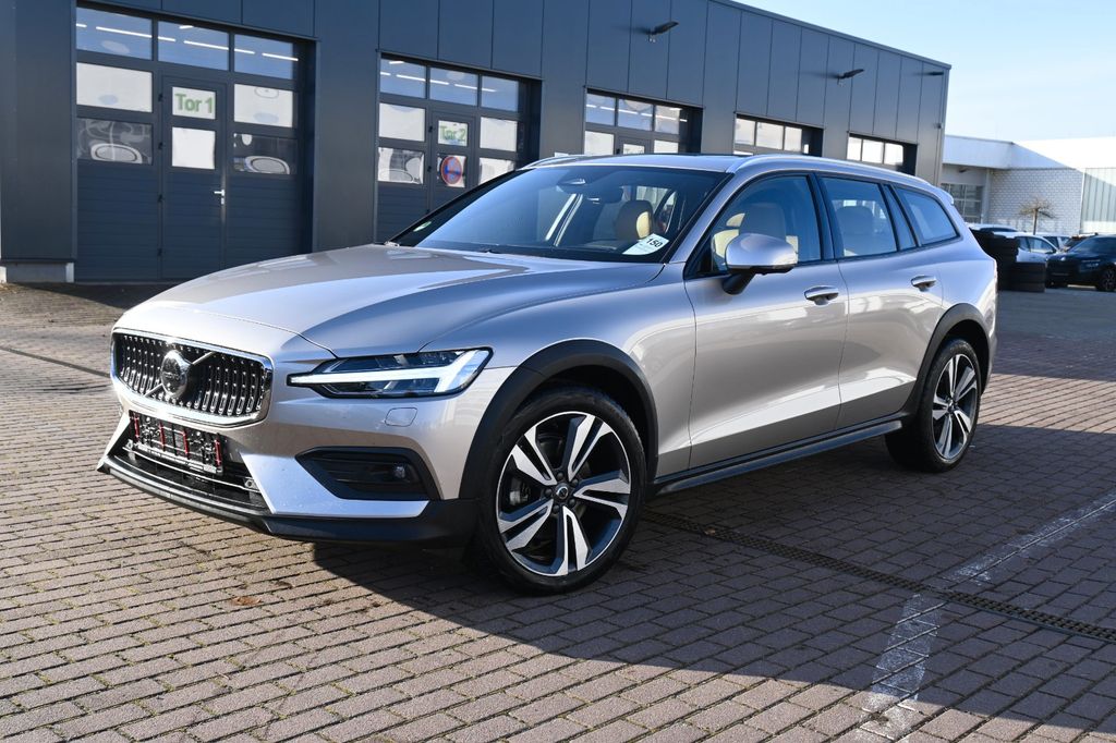 Volvo V60 Cross Country 2024