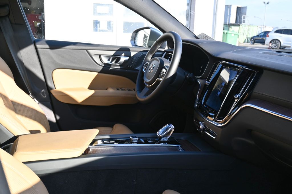 Volvo V60 Cross Country 2024