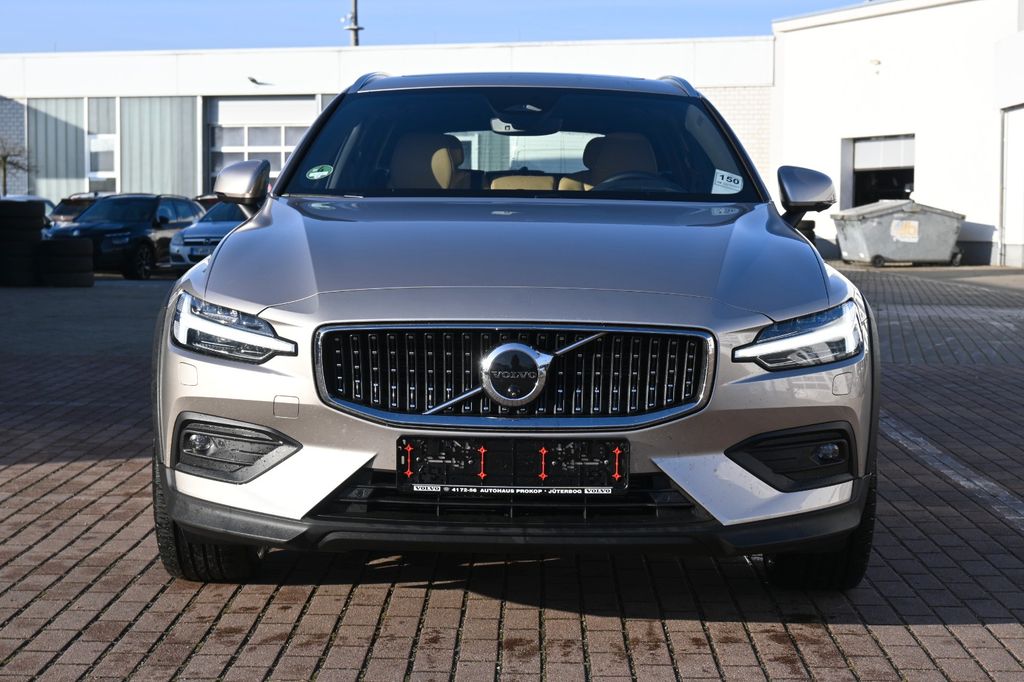 Volvo V60 Cross Country 2024