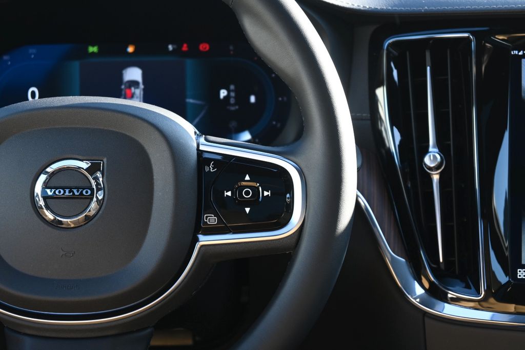 Volvo V60 Cross Country 2024