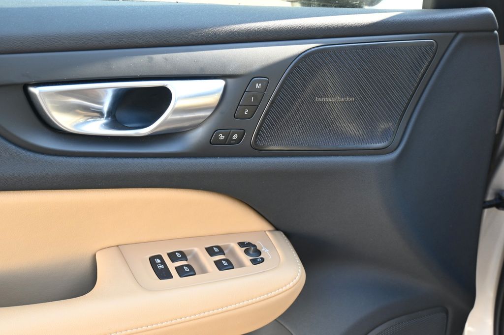 Volvo V60 Cross Country 2024