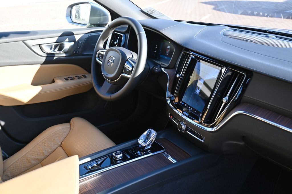 Volvo V60 Cross Country 2024