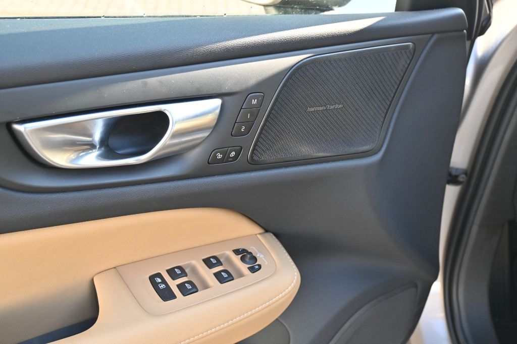 Volvo V60 Cross Country 2024