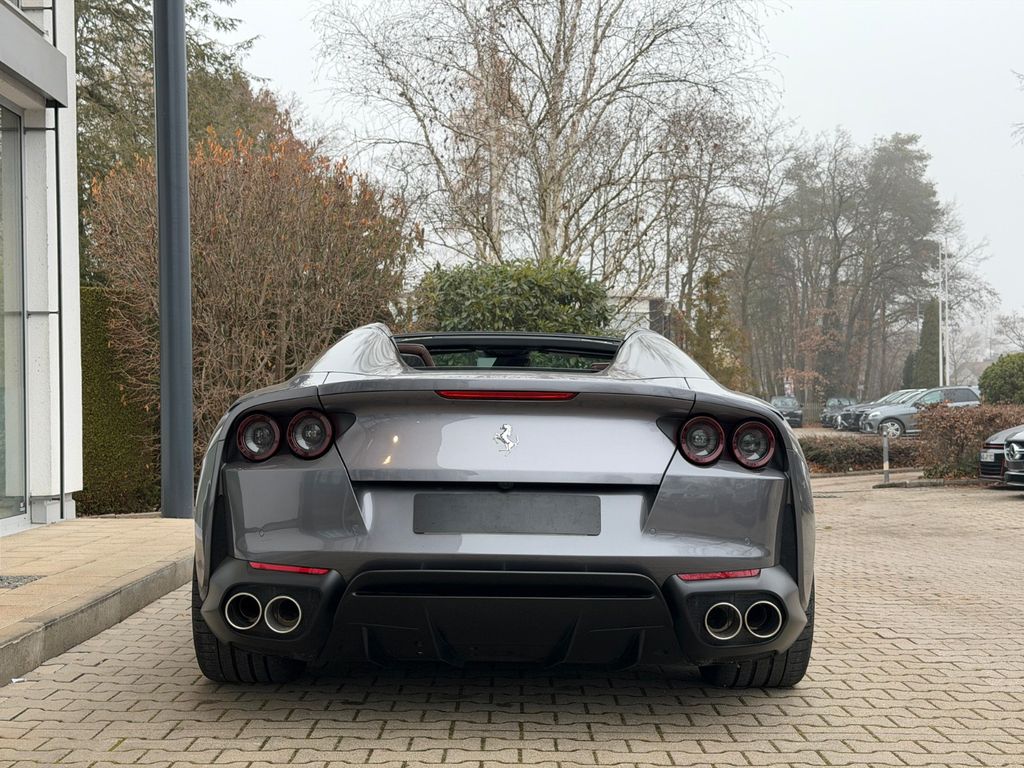 Ferrari 812 2021