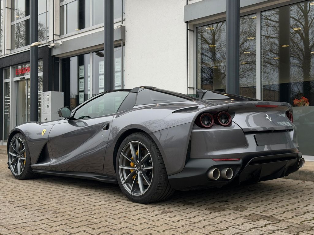Ferrari 812 2021