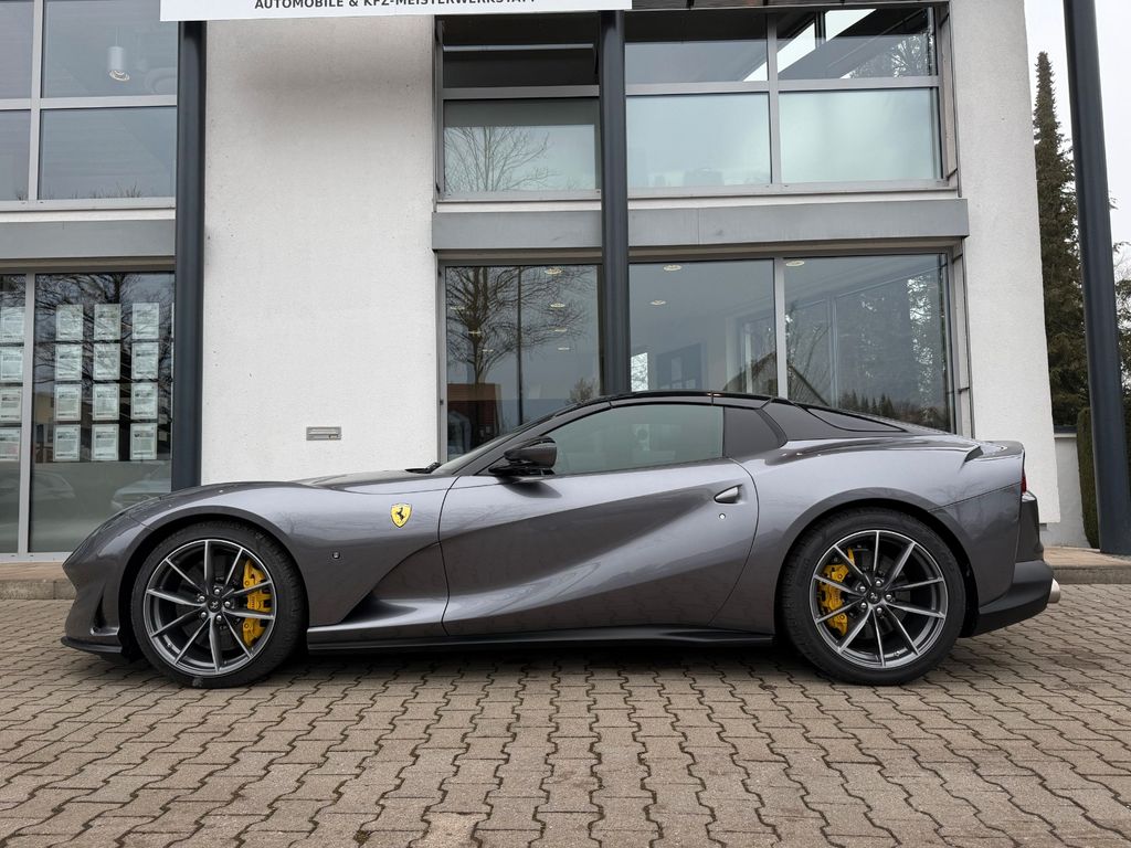 Ferrari 812 2021