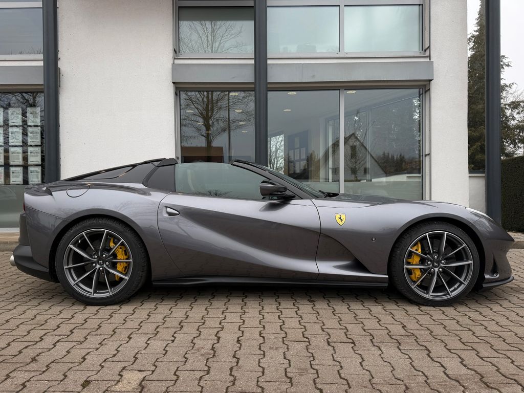Ferrari 812 2021