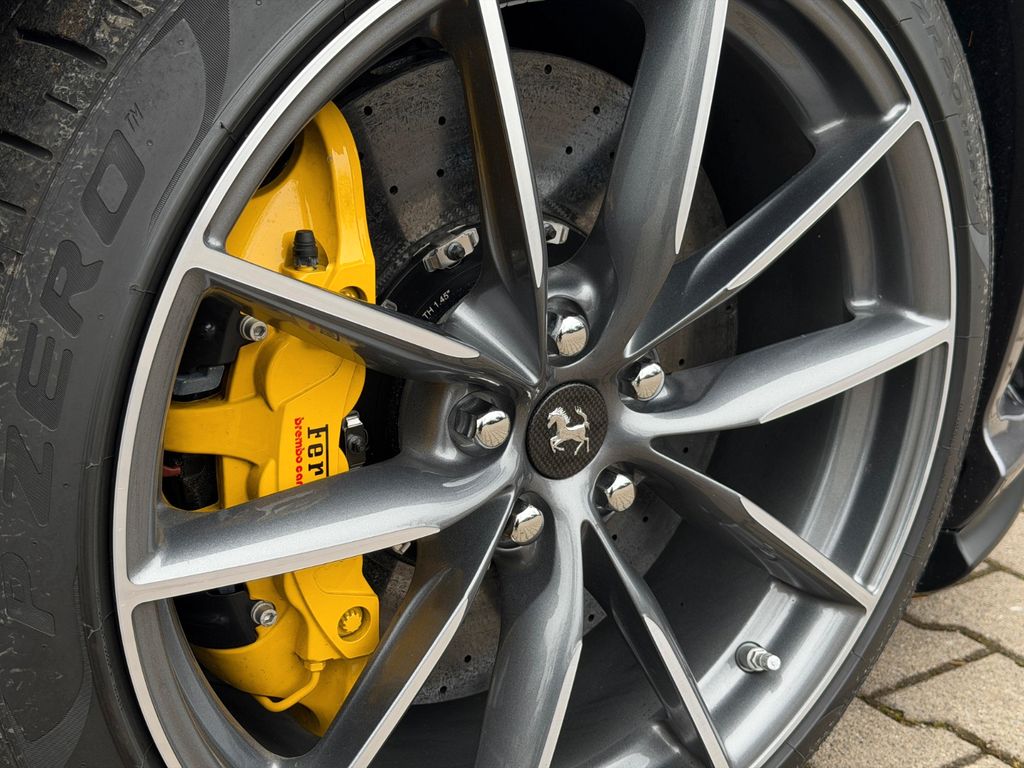 Ferrari 812 2021