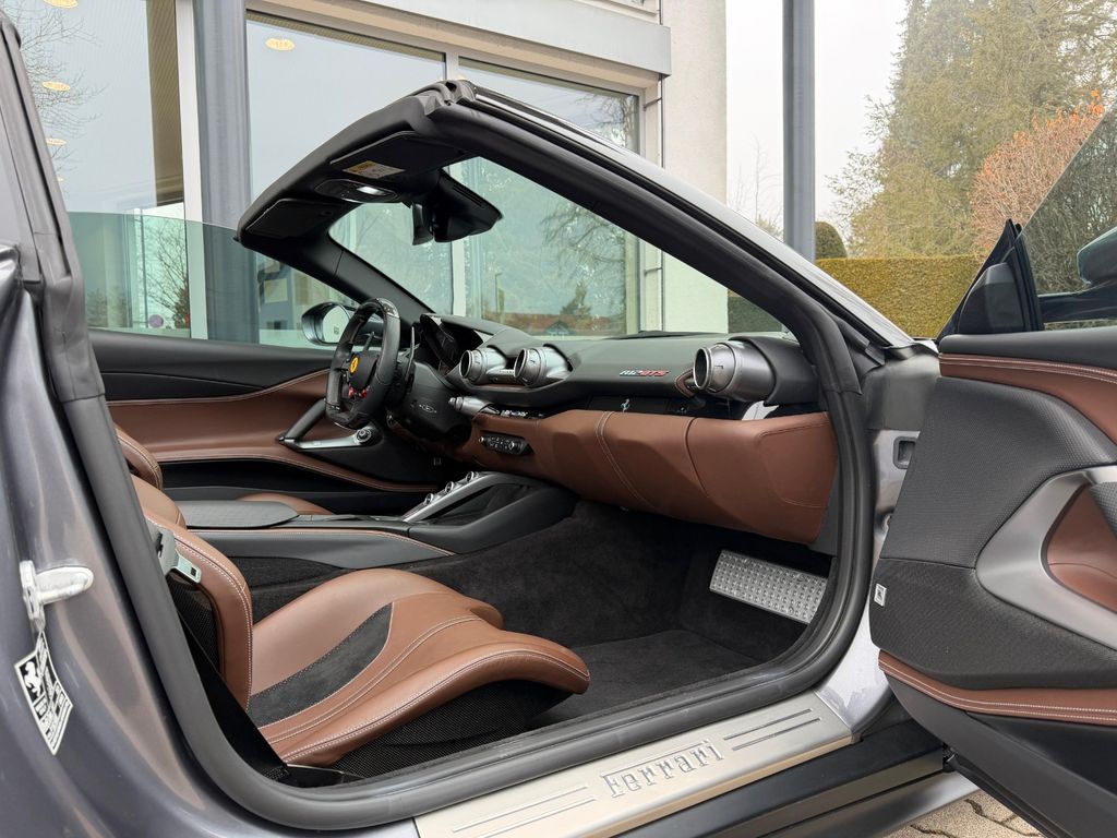 Ferrari 812 2021