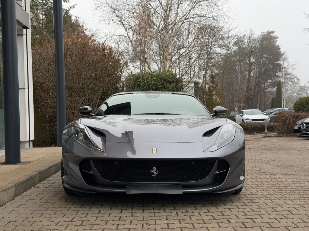 Ferrari 812 2021