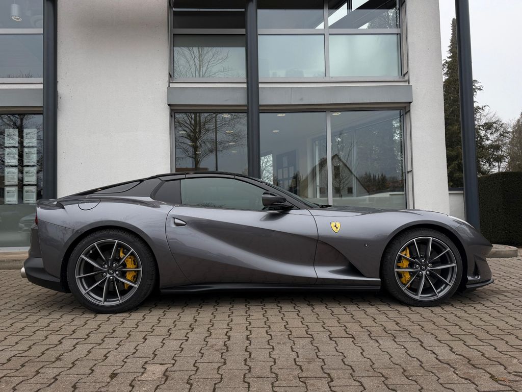 Ferrari 812 2021