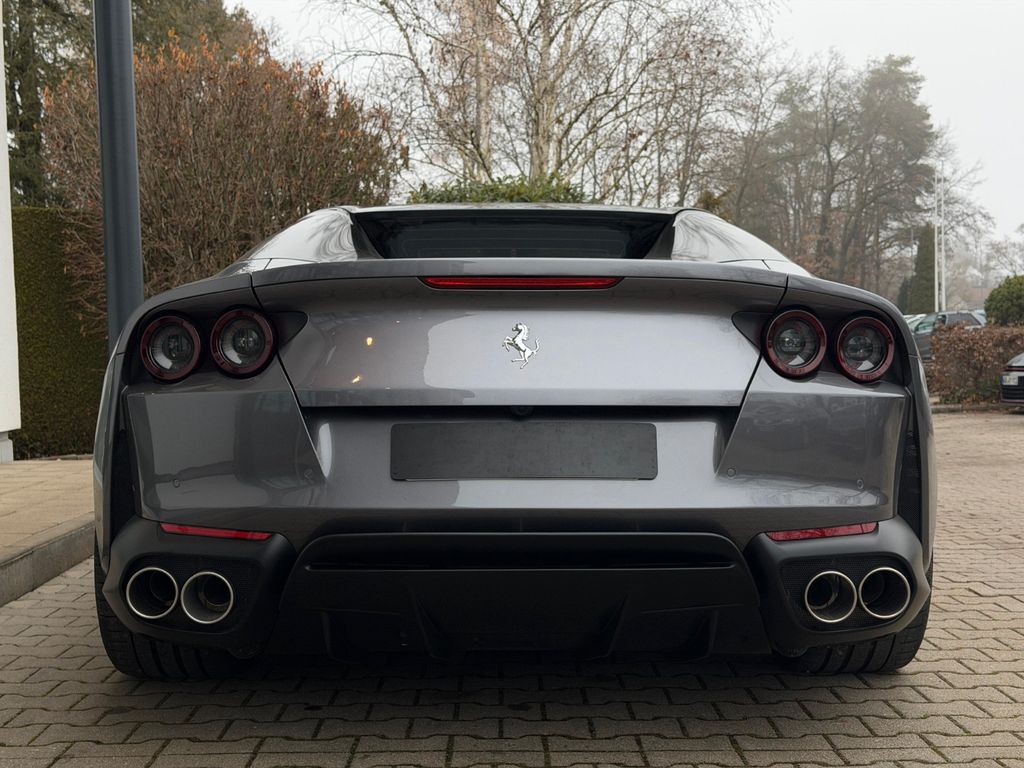 Ferrari 812 2021