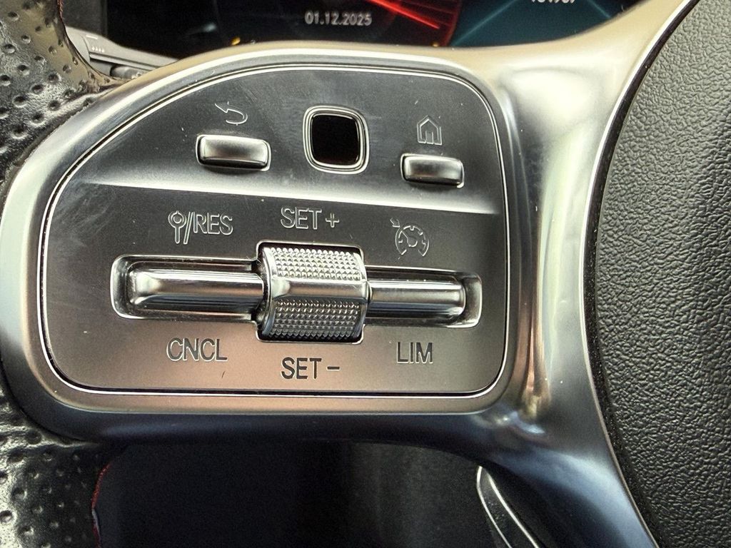 Mercedes-Benz EQA 2021
