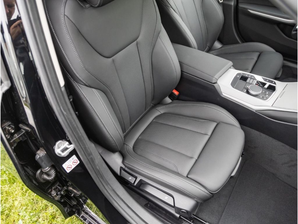 BMW 318 2024